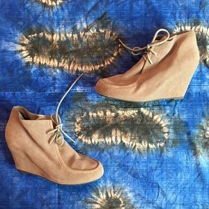 DV by Dolce Vita Women's Pilar Bootie, Taupe Suede